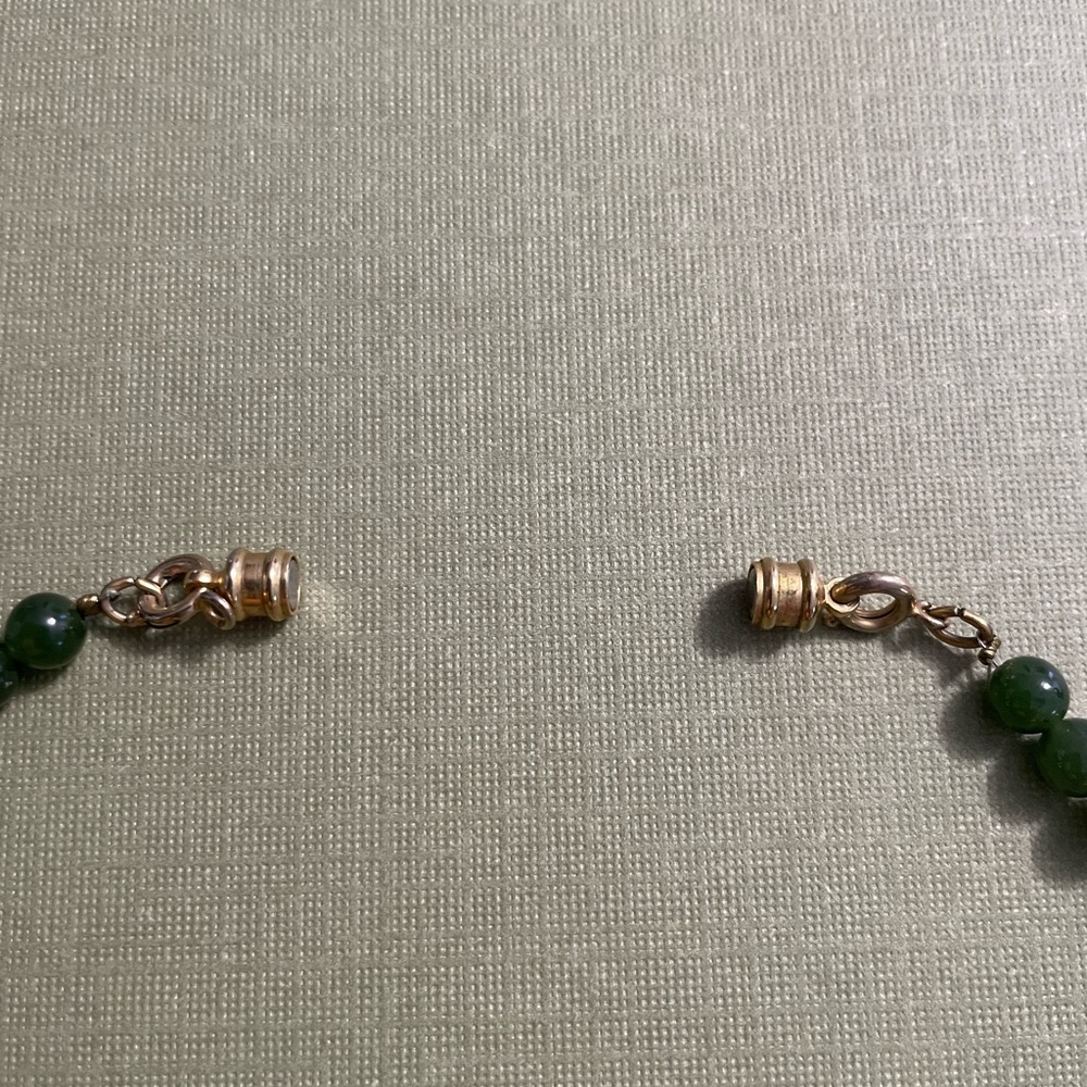 Elegant Green Beaded Necklace - Picture 3 of 3